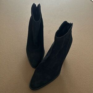 { apostrophe} - Suede Heeled Boots